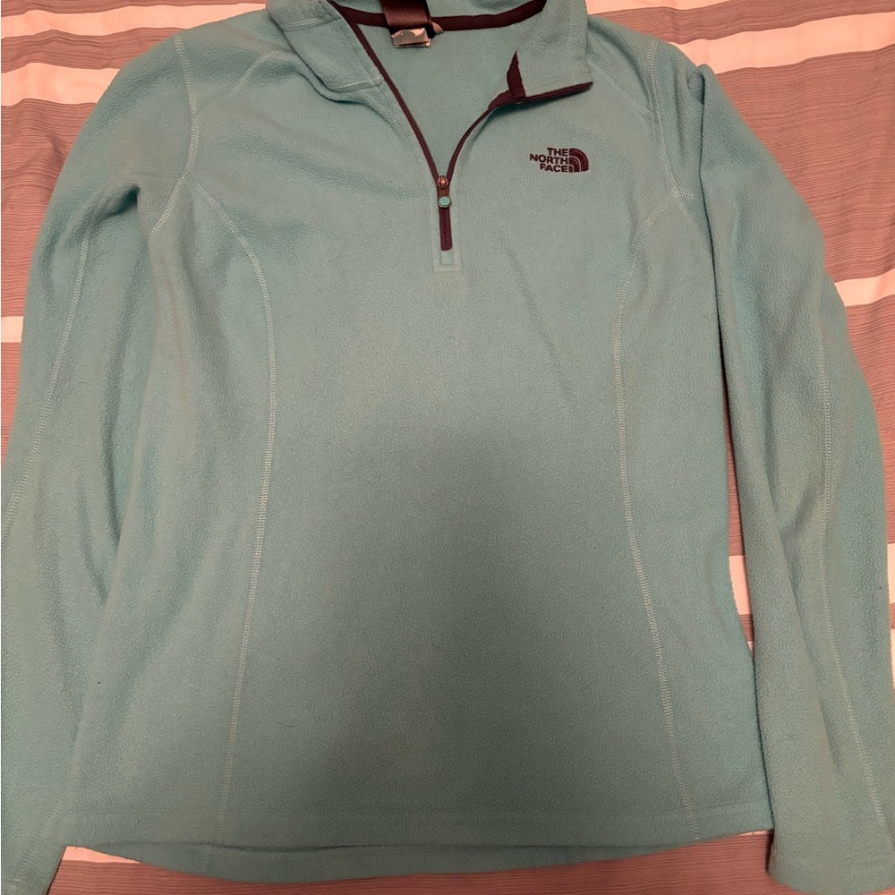 North face size small pullover